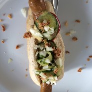 Hotdogs med økopølser og hjemmelavede brød