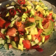 Spicy tomat-avocado salat