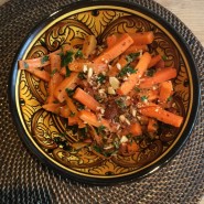 Ristede gulerodsstave med hvidløg og persille